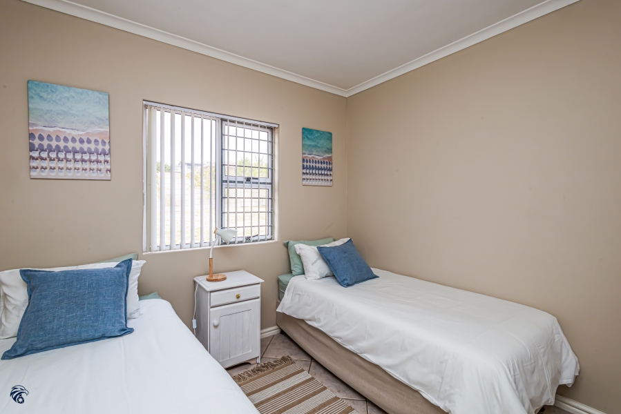 6 Bedroom Property for Sale in Middedorp Western Cape